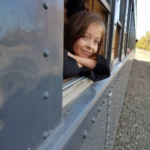 Meet your Posher, Mona